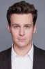 photo Jonathan Groff (suara)